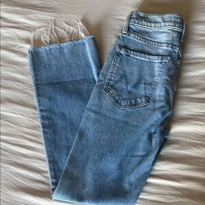 Women's Light Blue Cropped Frayed-Hem Jeans